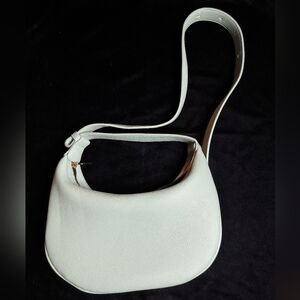 Elegant Leather Shoulder Bag - BRAND NEW